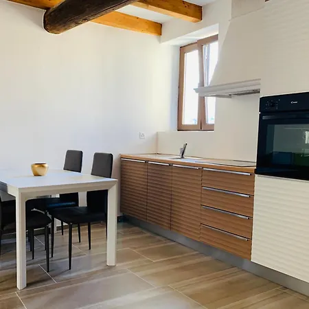 Duplex In Con Cortile Privato * Лугано